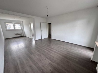 frisch sanierte 3 Zimmer Wohnung mit Balkon im 2. OG