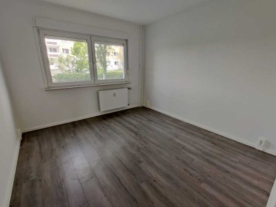 Renovierte 2-Raumwohnung in ruhiger Lage! +  Badezimmer mit Wanne +  EBK