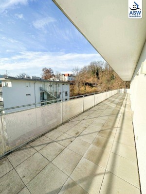 Exklusives 4-Zimmer-Penthouse mit extra großer ca. 110m2 Terrasse, schöner Küche und Lift in die Wohnung in zentraler Lage