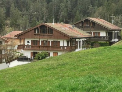 gepflegte 3-Zi.-Hochparterrewohnung mit großzügiger Terrasse und Garten