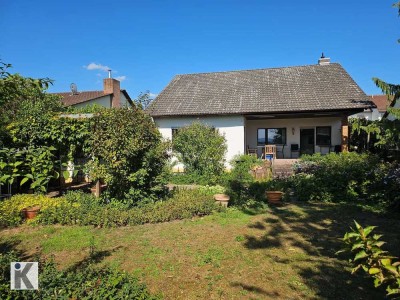 Gepflegtes 1-2 Familienhaus mit freiem Blick auf die Haardt!