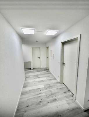 Aldingen, Schöne 2-Zimmer Wohnung mit Terrasse, Einbauküche, TG Stellplatz, in Aldingen