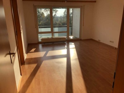 Ruhige und Idyllische Wohnung mit zwei Zimmern und Tiefgaragenstellplatz in Falkensee