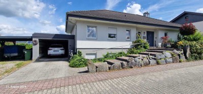 Geräumiger, lichtdurchfluteter 7-Zimmer-Bungalow mit gehobener Innenausstattung in Fürth