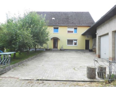 PROVISIONSFREI - ZWEIFAMILIENHAUS IM RUHIGEN ORTSKERN - GENAU DAS RICHTIGE FÜR IHRE FAMILIE!!!!