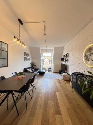 Exklusive 2-Zimmer Altbauwohnung mit modernem Design im beliebten Dichterviertel