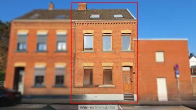 Altbau-Charme trifft Raumvielfalt: Doppelhaushälfte im Herzen der Stadt