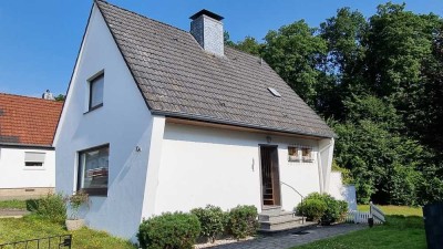 FREISTEHENDES UND KLEINES EINFAMILIENHAUS IN RUHIGER LAGE VON LANGERFELD –
BEYENBURG