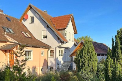 Attraktive und familienfreundliche 4-Zimmer-Wohnung in ruhiger Lage mit eigenem Garten und Garage