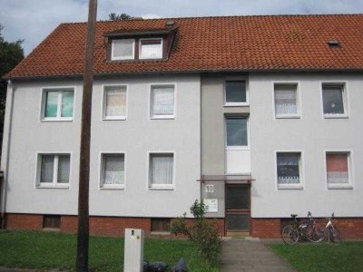 Charmante, frisch renovierte 3-Zimmer-Dachgeschosswohnung mit ca. 49,88 m² in gepflegtem Mehrfamilie
