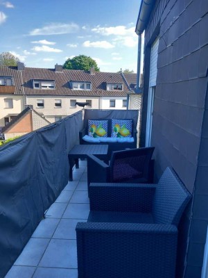 Helle, großzügig geschnittene zwei Zimmer Wohnung mit Balkon, Neuwerk-Mitte
