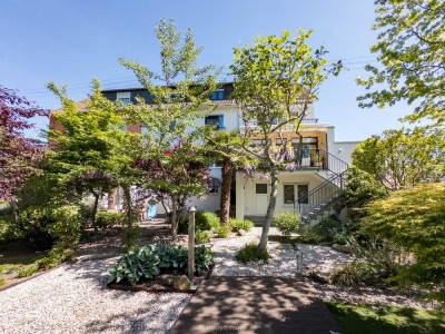++Kronberg – Wohngourmets++
 Stilvolles Anwesen mit traumhaft schönem Garten