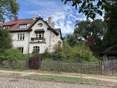 Doppelhaushälfte mit großem Traumgrundstück in Halle-Dölau