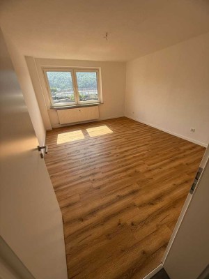 3-Zimmer-Wohnung mit Balkon – renoviert und bezugsfertig in Hagen!