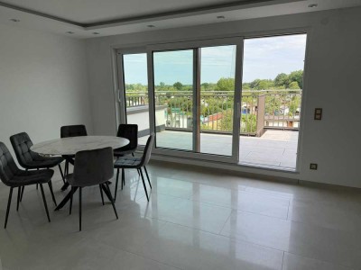 4- Zimmer - Wohnung mit Penthouse- Charakter , gehobener Ausstattung & separaten Eingang