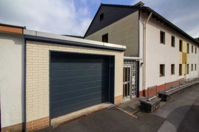 NEU: Doppelhaushälfte mit zwei Wohnungen, Garage & schönem Garten in Werdohl sucht neue Eigentümer!