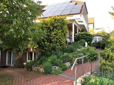 Von privat! Helle 3ZKB Dachgeschosswohnung mit großem Balkon in ruhiger Lage