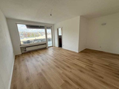 Geschmackvolle-Lichtdurchflutete 2-Zimmer-Wohnung mit Balkon in Düsseldorf