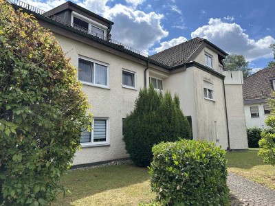 Schöne 2 Zimmerwohnung mit großem Balkon, zzgl. Tiefgaragenstellplatz, Hinterhaus im Grünen gelegen