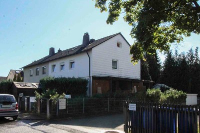 Flexibles Wohnen: Doppelhaushälfte mit zwei separaten Wohnungen, Terrasse und Garten