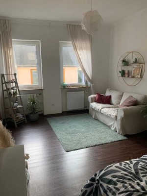 Möblierte 4-Zimmer-Wohnung (WG-geeignet) im Stadtzentrum