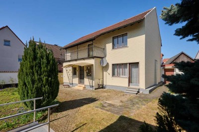 Sanierungsbedürftiges Wohnhaus mit großem Grundstück – weitere Bebauung nach § 34 BauGB möglich