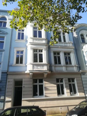 Großzügige  Altbauwohnung mit Balkon in Duisburg-Dellviertel