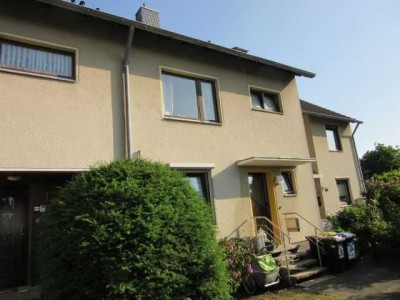Helles und geräumiges RMH mit vielen Zimmern, Garten und Garage im OT Egestorf