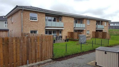 Neuwertige und ruhige 3-Zi.-Eigentumswohnung, Balkon, Wärmepumpe, Carport-Stellplatz