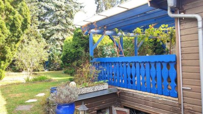 SANIERUNGSBEDÜRFTIGER BUNGALOW MIT EINBAUKÜCHE, TAGESLICHTBAD, PERGOLA, GARTEN UND GARAGE