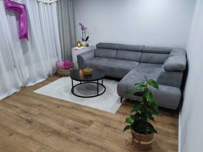 Kernsanierte 4-Zimmer-Wohnung mit Garten, Terrasse, Balkon Garage & Stellplatz in Backnang