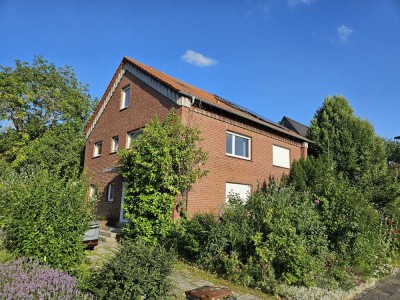 Modernisierte Wohnung mit vier Zimmern sowie Balkon und Einbauküche in Beckum
