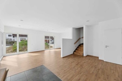 **Traumhaus mit begehbaren Kleiderschrank, offener Küche und viiiiel Platz** (Sofort einzugsbereit)