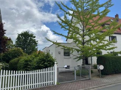 Neu saniertes EFH (DHH) mit integrierter ELW in großartiger Wohnlage von Oberursel (nähe Stadtmitte)