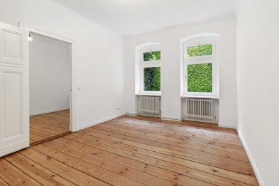 Urbanes Wohnglück: Ruhige 2-Zimmer-Wohnung mit Balkon im 1. OG in Neukölln