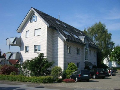 Attraktive und helle 4-Zimmer-Maisonette-Wohnung mit Balkon und Einbauküche in Hiddenhausen