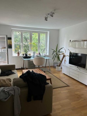 Stilvolle, sanierte 2-Zimmer-Wohnung mit Balkon und Einbauküche in Hannover