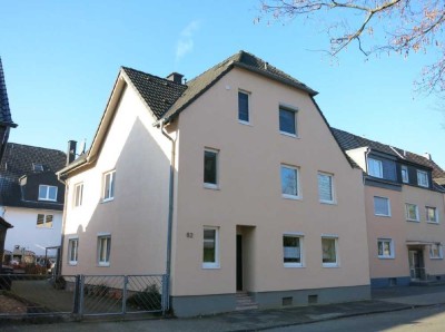 Exklusive, modernisierte 3-Zimmer-Wohnung mit Balkon und Einbauküche in Leverkusen