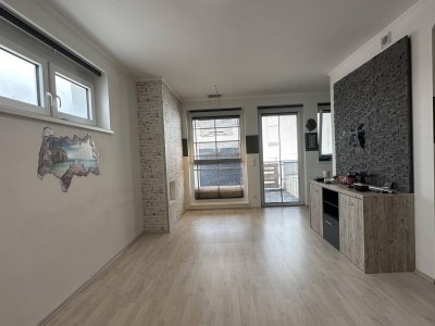 Moderne Wohnung mit Balkon und Garage