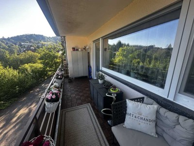 Moderne 2-Zimmer-Wohnung mit Balkon, Einbauküche und Stellplatz in Gernsbach-Scheuern