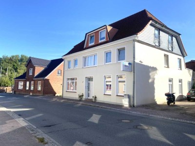 Zentrale 3-Zimmer-Wohnung über 2 Ebenen mit Carport