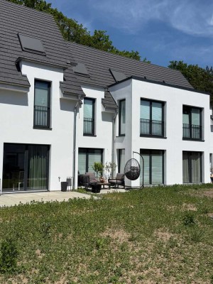 Isernhagen-Süd Endhaus mit Garten, Fußbodenheizung, Terrasse, Tiefgarage