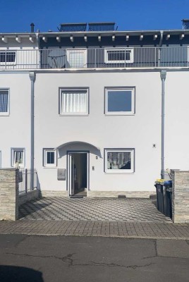 Schönes und neuwertiges 5-Zimmer-Reihenhaus mit luxuriöser Innenausstattung in Köln Meschenich