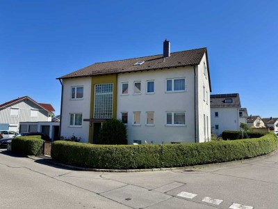 Individuelle 3-Zimmer-DG-Wohnung mit Bergblick und Stellplatz