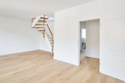 4-Zimmer Maisonette Wohnung mit zwei Bädern mit Fenster und Balkon