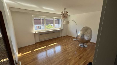 Ruhig an der Bachleiten: 2,5-Zi.-OG-Wohnung mit Hobbyraum & Terasse - 7 Minuten zur S-Bahn