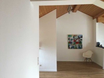 Schöne Dachgeschoss-Wohnung mit Balkon und EBK in Aalen-Grauleshof