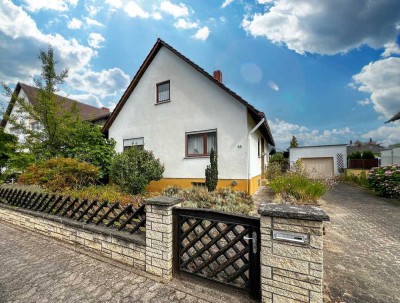 Einfamilienhaus mit Garage und Anbau in Sondernheim - viel Potenzial