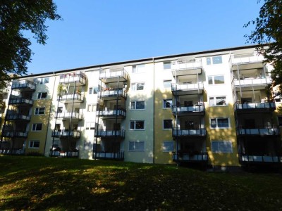 Schöne 4-Zimmer-Wohnung mit Balkon frei!