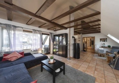 Großzügige, helle 4,5-Zimmer-DG-Wohnung mit Balkon & EBK in Baden-Baden